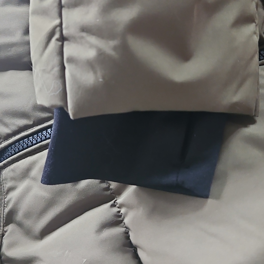 DKNY puffer jacket - Picture 3 of 11